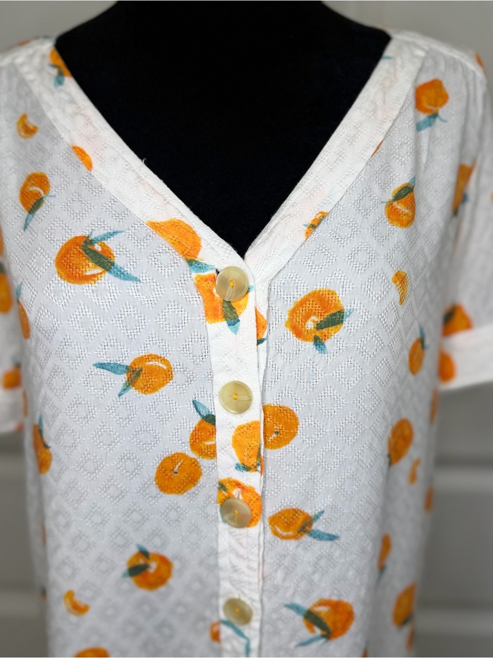 Maeve Anthropologie White Button-Front Top with Orange Fruit Print Size 2 - Picture 3 of 13